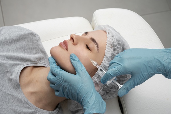 Dermal fillers in Kolkata explained by age groups